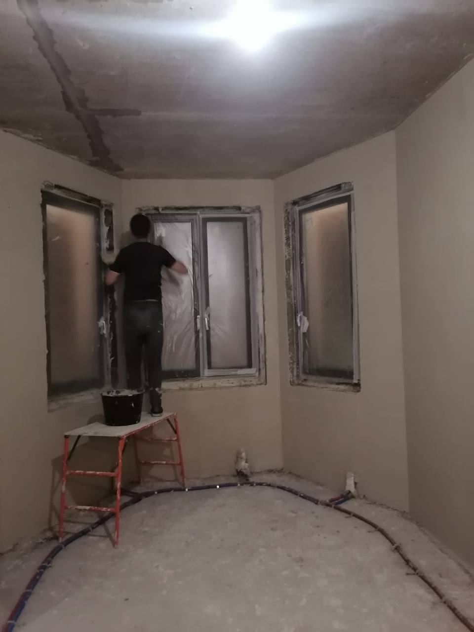 Выполняем идеальную геометрию параллельно стене